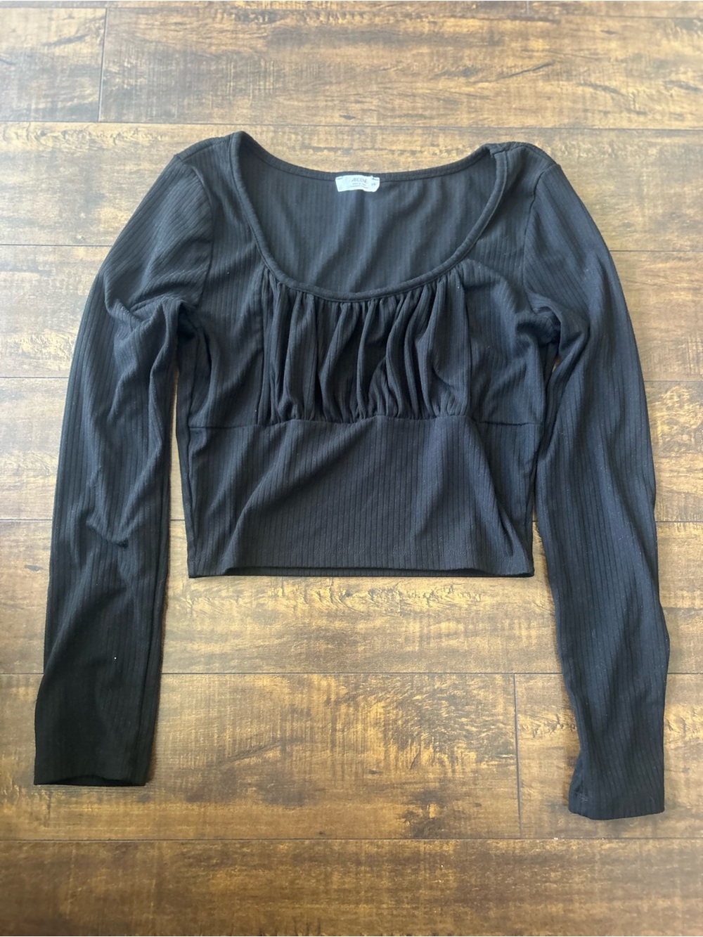 ✨ 3/$25 ✨ Ardene Black Long Sleeve Ruched Crop Top